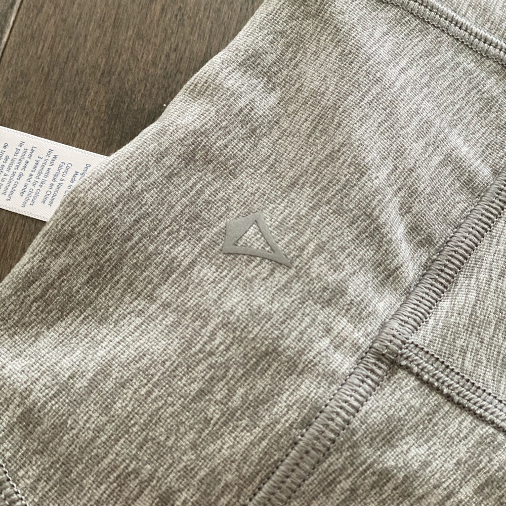 ivivva cropped pants